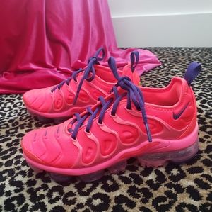 **NWOB**  NIKE AIR VAPORMAX PLUS Size 7 NEON